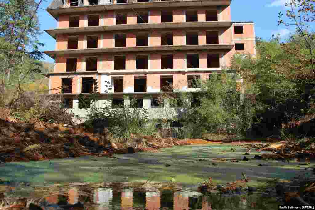 Nekada se u hotelu &quot;Argentarija&quot; obavljalo bansko liječenje. Njegova obnova je počela prije 14 godina, ali radovi su zaustavljeni.