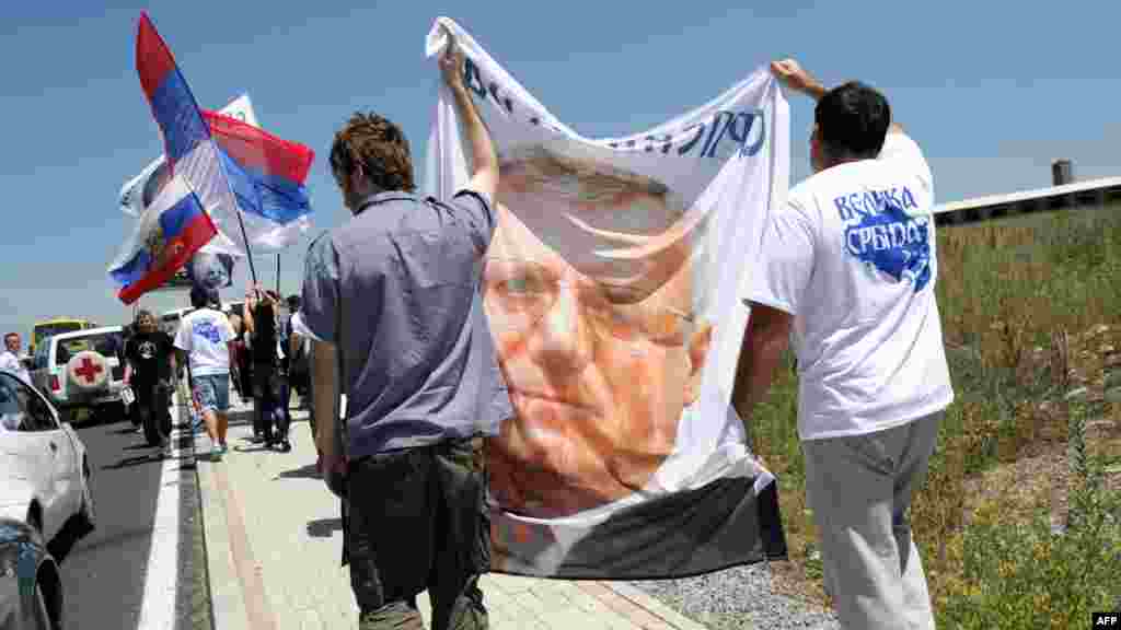 Kosovo, 28. juni 2012. Foto:  AFP / Armend Nimani  