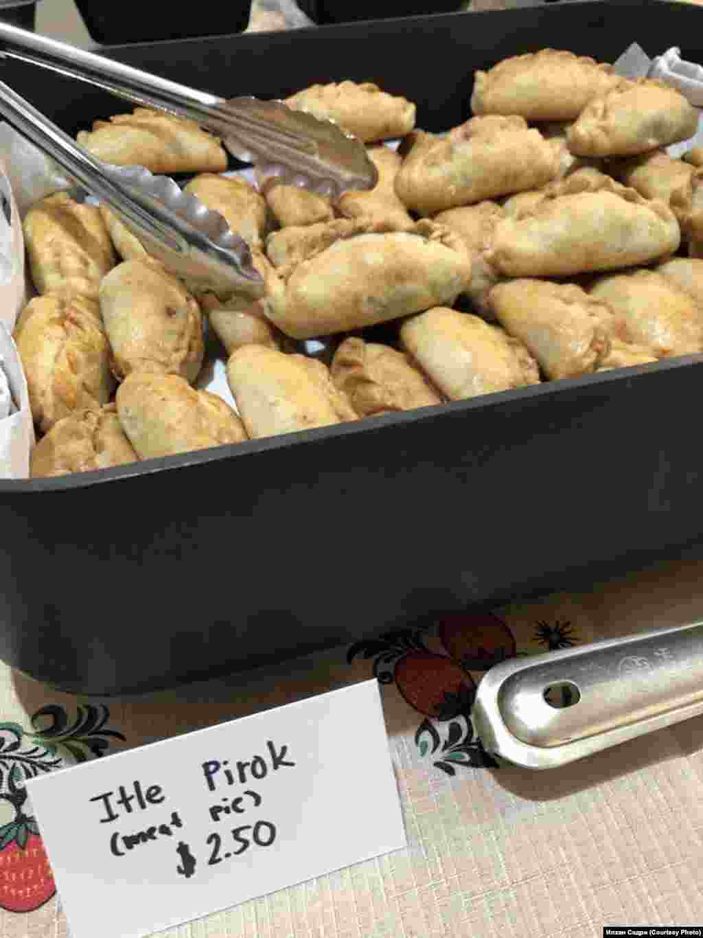 Чарада пешкән дә, туңдырылган да ризыклар сатылган