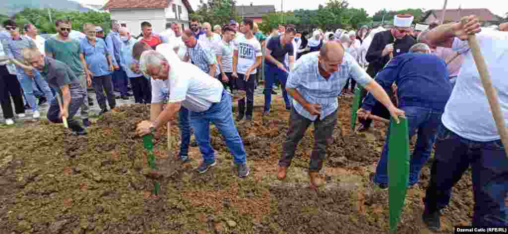 Kolektivni ukop 20. jula 2021 obavljen je u memorijalnom centru &quot;Kamičani&quot; kod Kozarca