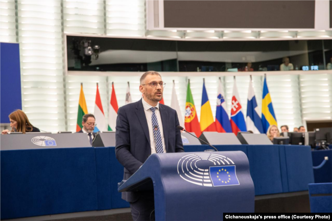 Выступае Сяргей Ціханоўскі