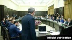 Armenia - Prime Minister Nikol Pashinian arrives for a cabinet meeting in Yerevan, 11 June 2018.