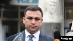Armenia - Argishti Mekhakian, the top ruling party candidate in a local election, talks to reporters in Vagharshapat, November 16, 2025.