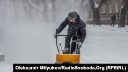 У деяких областях сьогодні очікується сильний сніг та хуртовини