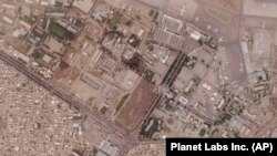 Američki borbeni avioni nisu izvodili niske prelete nad Kabulom, bili su angažovani u "nadgledanju", rekao je portparol Pentagona Džon Kirbi (John Kirby) 