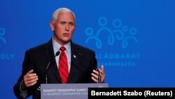 За словами адвоката Майка Пенса, невелика кількість документів «були випадково упаковані в коробки та перевезені в особистий дім колишнього віцепрезидента»