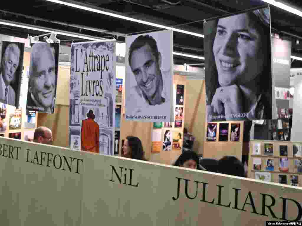 Franța și c&icirc;țiva dintre autorii ei &icirc;n deplasare la Frankfurt.