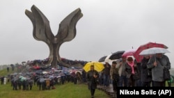 Na poimeničnom popisu žrtava Jasenovca (na fotografiji) pronađeno je 16.164 Roma 