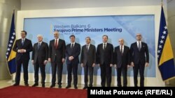 Premijeri Zapadnog Balkana na samitu u Sarajevu: Aleksandar Vučić (Srbija), Duško Marković (Crna Gora), Edi Rama (Albanija), Denis Zvizdić (BiH), Johannes Hahn (EU), Emil Dimitriev (Makedonija), Isa Mustafa (Kosovo) i Angelino Alfano (Italija), 16. mart 2017.