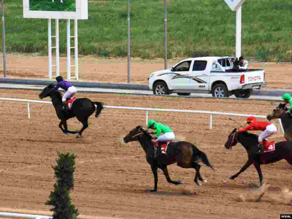 Ýaryşyň öňde baryjysy mälim boldy