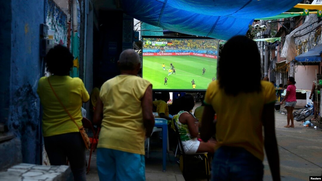 Gledanje Mundijala na ulicama Rio de Janeira, Brazil, fotoarhiv