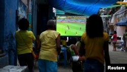 Gledanje Mundijala na ulicama Rio de Janeira, Brazil, fotoarhiv