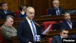 Armenia - Levon Zurabian (C) and other opposition deputies during a parliament session in Yerevan, 5Feb2014.