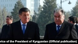 Кыргызстандын президенти Сооронбай Жээнбеков менен Тажикстандын президенти Эмомали Рахмон. 1-февраль, 2018-жыл
