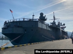 Американський військовий корабель USS Mount Whitney в порту Батумі, Грузія, листопад 2021 року
