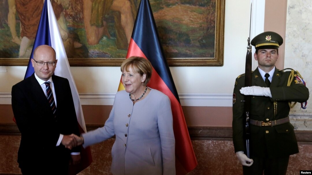 Češki premijer Bohuslav Sobotka sa njemačkom kancelarkom Angelom Merkel u Pragu, 25. avgust 2016. 