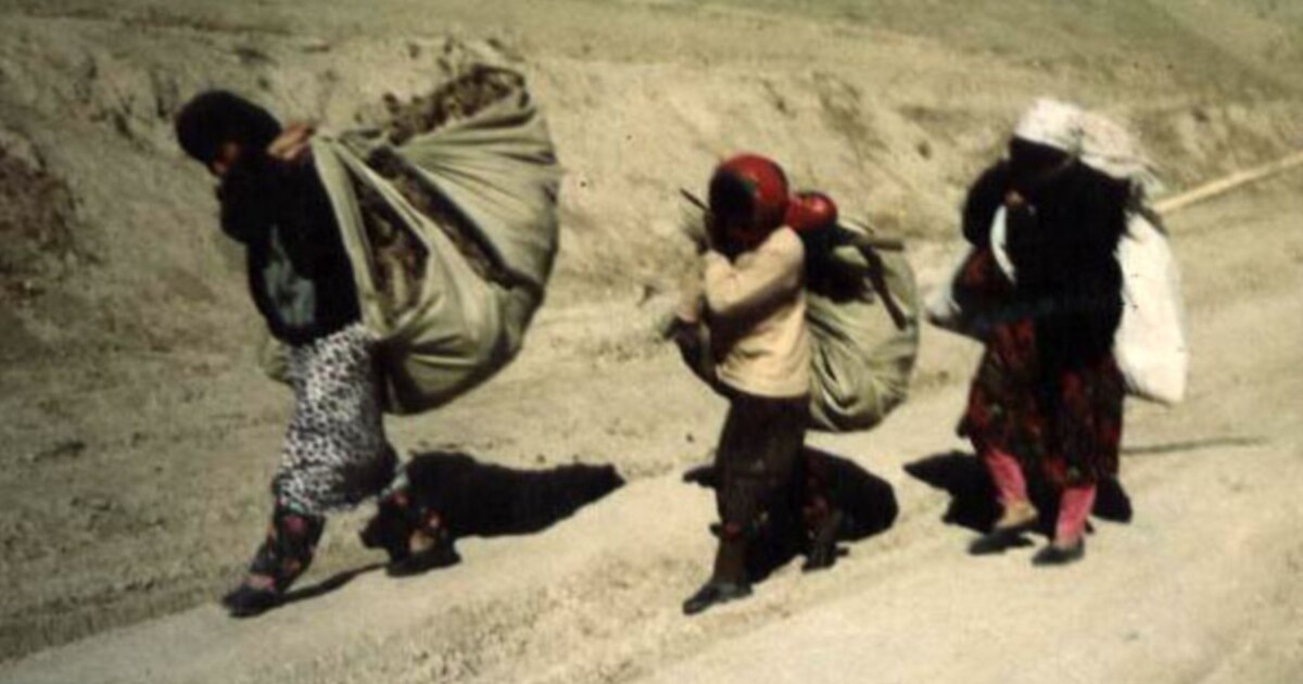 Мас әйелмен анальды секс (жеке видео) Түнде төсекте жыныстық қатынас