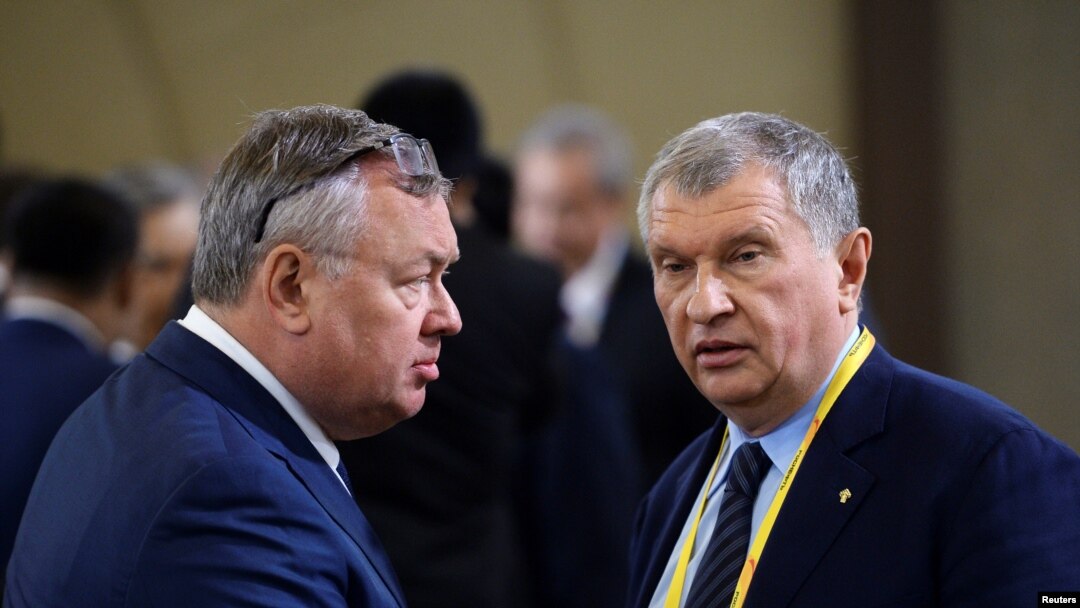 Президент ВТБ Андрей Костин и глава "Роснефти" Игорь Сечин
