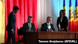 Președintele Colegiului comisiei economice eurasiatice Tigran Sarkisyan și președintele moldovean Igor Dodon. 