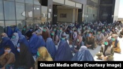 بر اساس آمار رسمی وزارت مهاجرین و عودت‌کنندگان افغانستان، در ۳ ماه نخست امسال ۱۵۰ هزار تن به دلیل جنگ خانه‌های‌شان را ترک کردند. 