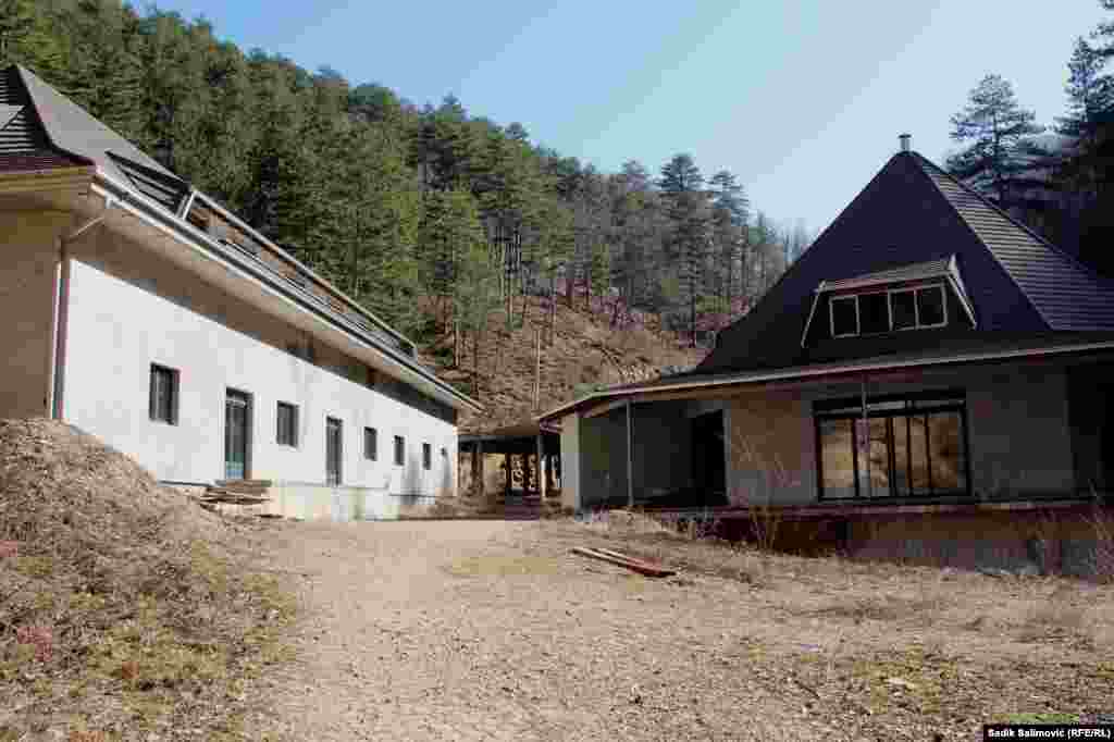 Opština Srebrenica je iz budžeta izdvojila sredstva za uređenje šetališta prema izvorima ljekovitih vod. Postavljeno je desetak šadrvana za odmor, uređen je zabavni park , uništeni put i postavljene table sa natpisima i uputstvima za korištenje svih ljekovitih voda. &nbsp;