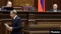 Armenia - Parliament speaker Hovik Abrahamian walks off the podium after announcing his resignation to fellow lawmakers, 14Nov2011.