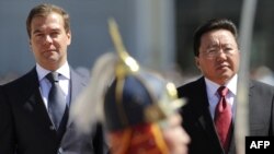 Russian President Dmitry Medvedev (left) attends a welcoming ceremony with Mongolian President Tsakhiagiin Elbegdorj in Ulan Bator.