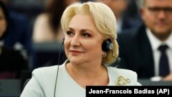 Viorica Dăncilă l-a sunat pe Klaus Iohannis pe tema remanierii guvernului