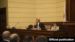 Նախագահ Սերժ Սարգսյանը Հանրապետականի գրասենյակում հավաքի ժամանակ, արխիվ