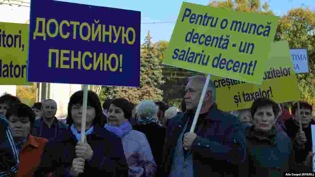&Icirc;n scuarul Guvernului Republicii Moldova.