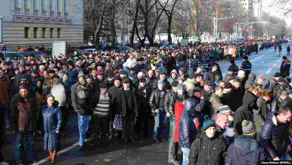 Demonstraţia din Scuarul Teatrului de Operă şi Balet.