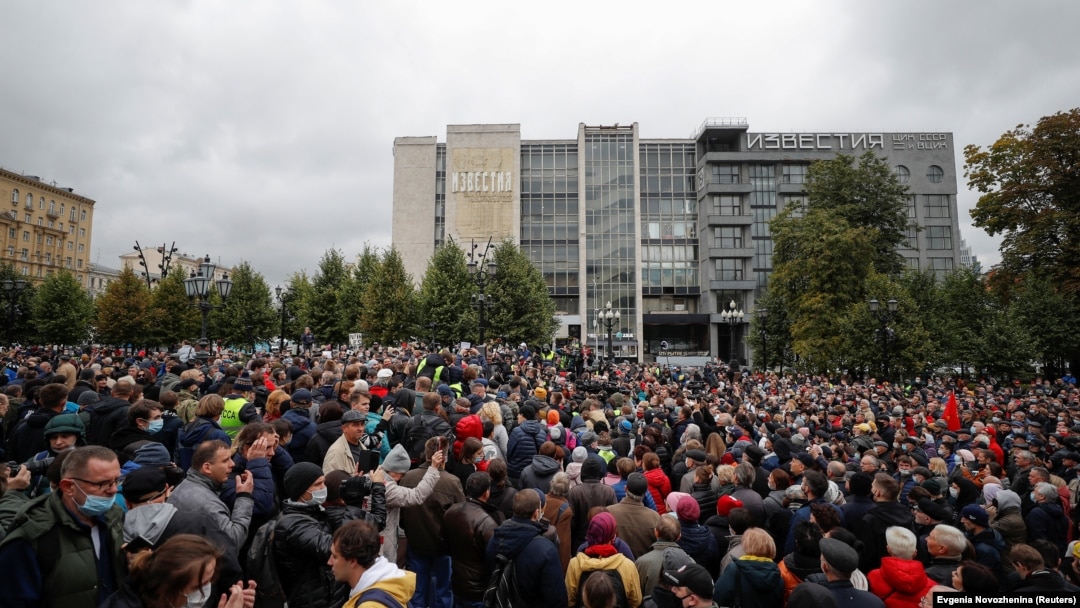 The protest was organized by several Russian politicians, mostly Communists, who said they were cheated of victory in recent elections.