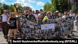 Десятий марш Київпрайду, 21 липня 2026 року. На фото колона військових та друзів армійців, які не змогли долучитися до події.