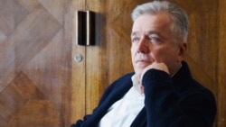 Plahotniuc ar trebui să ajungă în Moldova în august, spune un profesor de drept de la Atena