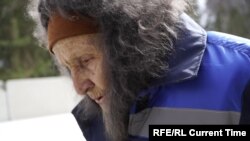 یکاترینه ژالاییف یک کارمند کهن سال خدمات پُستی روسیه در منطقه اوستیای شمالی روسیه