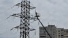 A municipal worker repairs a power line after a Russian missile attack on the northeastern Ukrainian city Kharkiv. (file photo)