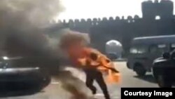 Самосожжение ветерана Карабахской войны Заура Гасанова. Архивно-иллюстративное фото