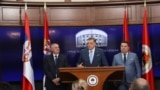 Presidenti i Millorad Republikës Sërpska (RS), Millorad Dodik (në mes), kryeministri i RS-së Radovan Vishkoviq (djathtas) dhe kryetari i Asamblesë së RS-së, Nenad Stevandiq.