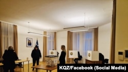 Fotografi ilustruese nga votimi i diasporës në përfaqësi diplomatike, më 8 shkurt 2025, për zgjedhjet e kaluara parlamentare.