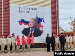 Putin's portrait on a school facade in the Russian city of Tyumen