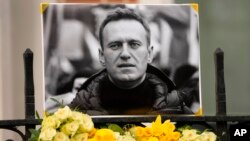 Alexei Navalnîi, unul din cei mai cunoscuți lideri ai opoziției ruse, a murit vineri, 16 februarie. Cauzele morții sale rămân neclare.