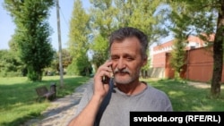 Aleh Hruzdzilovich, dopisnik Beloruskog servisa Radija Slobodna Evropa bio je u zatvoru 10 dana u julu nakon hapšenja u okviru pritiska autoritarnog lidera Aleksandra Lukašenka na medije.