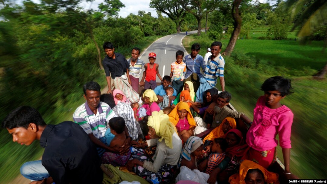 Rohindže na putu za izbjeglički kamp u Bangladešu
