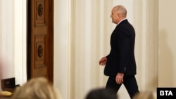 Президентът в оставка Румен Радев след извънредното си обръщение на 19 януари.