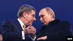 Президент МОК Томас Бах и Владимир Путин в Сочи