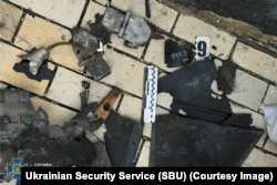 Фото уламків російського дрона, що вдарив по Лаврі, поширене СБУ 15 червня