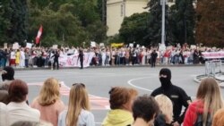 Mii de femei protestează la Minsk împotriva lui Lukașenka