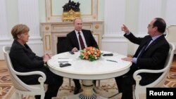 Германия канцлеры Ангела Меркель, Русия президенты Владимир Путин һәм Франция президенты Франсуа Олланд Мәскәүдә очраша. 6 февраль 2015