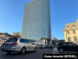 Cathedral Plaza este o clădire de birouri de 19 etaje din centrul Bucureștiului, la intersecția străzilor General Berthelot și Luterană. Construcția ilegală nu a fost niciodată dată în folosință.