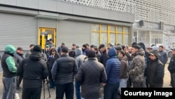 Митинг водителей службы «Яндекс.Такси» в Бишкеке, 2 декабря 2024 г.